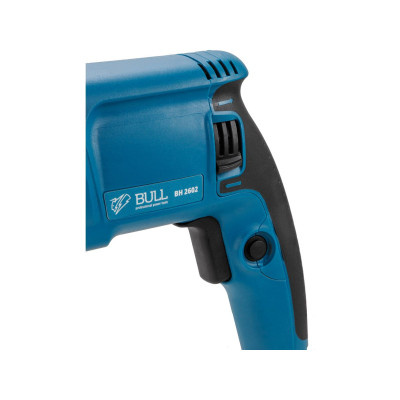 Перфоратор BULL BH 2602 в чем. Xcase 800 Вт, 3.0 Дж, 4 реж. + 2 зубила, 3 сверла, БЗП в комплекте Перфоратор BULL BH 2602 в чем. Xcase 800 Вт, 3.0 Дж, 4 реж. + 2 зубила, 3 сверла, БЗП в комплекте
