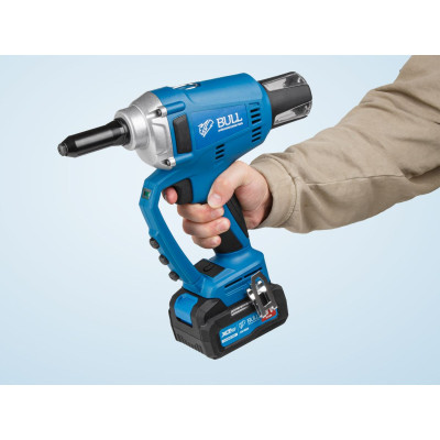Аккум. заклепочный пистолет BULL CRG 1018 в чем. XLTpro, БЕСЩЕТ., 25 мм, 10000 Н, 1х4 А*ч Аккум. заклепочный пистолет BULL CRG 1018 в чем. XLTpro, БЕСЩЕТ., 25 мм, 10000 Н, 1х4 А*ч