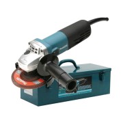 Одноручная углошлифмашина MAKITA 9557 HNK6 в чем.