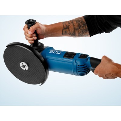 Двуручная углошлифмашина BULL WS 2303 в кор. 2200 Вт, 230 мм, 6600 об/мин, пылезащ., 4м кабель Двуручная углошлифмашина BULL WS 2303 в кор. 2200 Вт, 230 мм, 6600 об/мин, пылезащ., 4м кабель