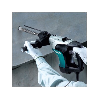 Перфоратор MAKITA HR 4002 в чем. Перфоратор MAKITA HR 4002 в чем.