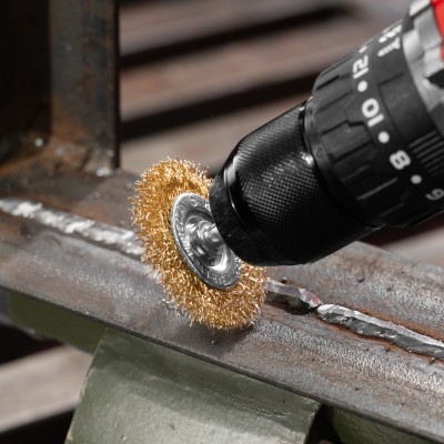 Щетка для дрели, 50 мм, плоская со шпилькой, латунированная витая проволока Matrix Щетка для дрели, 50 мм, плоская со шпилькой, латунированная витая проволока Matrix