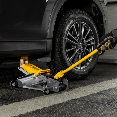 Домкрат гидравлический подкатной с фиксатором, 2,8 т, 135-385 мм, в кейсе Denzel Домкрат гидравлический подкатной с фиксатором, 2,8 т, 135-385 мм, в кейсе Denzel