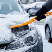 Щетка-сметка со скребком 590 мм Denzel