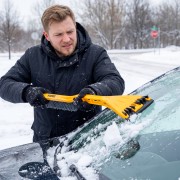 Щетка-сметка со скребком 590 мм Denzel