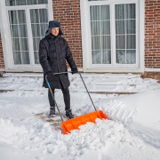 Движок для уборки снега пластиковый, 795х435х1280 мм, стальная рукоятка, усиленный Сибртех