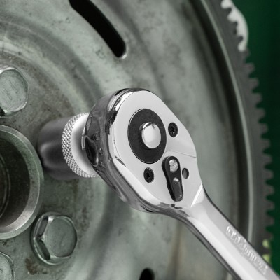 Ключ-трещотка 3/8", 45 зубьев, цельнометаллический, с быстрым сбросом, CrV, хром Сибртех Ключ-трещотка 3/8", 45 зубьев, цельнометаллический, с быстрым сбросом, CrV, хром Сибртех
