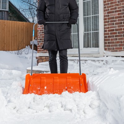 Движок для уборки снега пластиковый, 795х435х1280 мм, стальная рукоятка, усиленный Сибртех Движок для уборки снега пластиковый, 795х435х1280 мм, стальная рукоятка, усиленный Сибртех