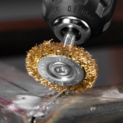 Щетка для дрели, 40 мм, плоская со шпилькой, латунированная витая проволока Matrix Щетка для дрели, 40 мм, плоская со шпилькой, латунированная витая проволока Matrix