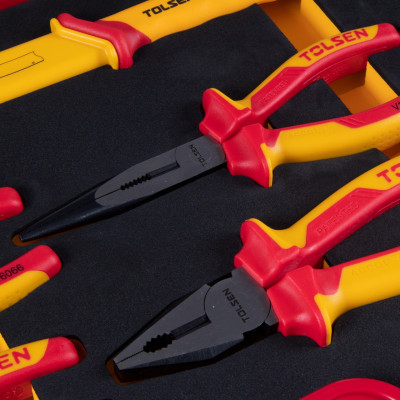 TOLSEN Набор инструментов диэлектрических, универсальный, 15 предметов TOLSEN Набор инструментов диэлектрических, универсальный, 15 предметов