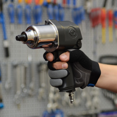 KING TONY Гайковерт пневматический ударный 1/2", 678 Нм, в комплекте перчатки антивибрационные KING TONY Гайковерт пневматический ударный 1/2", 678 Нм, в комплекте перчатки антивибрационные