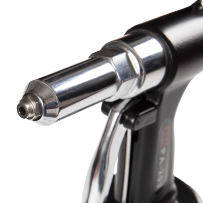 MIGHTY SEVEN Пневмогидравлический заклепочник для заклепок диаметром 3,2 до 6,4 мм MIGHTY SEVEN Пневмогидравлический заклепочник для заклепок диаметром 3,2 до 6,4 мм