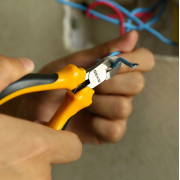 Набор эргономичных плоскогубцев DEKO SET 5 065-0228