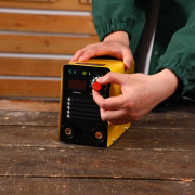 Инвертор сварочный DEKO DKWM200A Digital