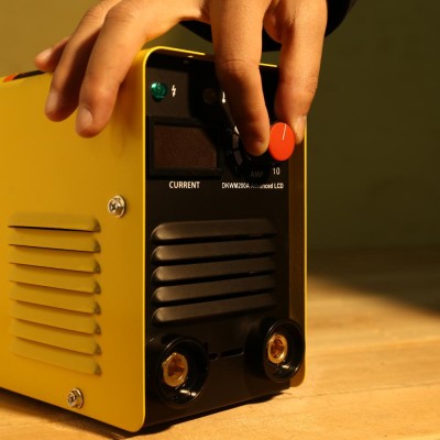 Инвертор сварочный DEKO DKWM200A LCD Advanced ( + набор для сварки) Инвертор сварочный DEKO DKWM200A LCD Advanced ( + набор для сварки)