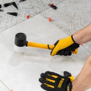 Киянка резиновая, 450 г, черно-белая, фибергласовая рукоятка c TPR покрытием Denzel