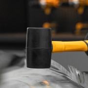 Киянка резиновая, 225 г, черная, фибергласовая рукоятка c TPR покрытием Denzel