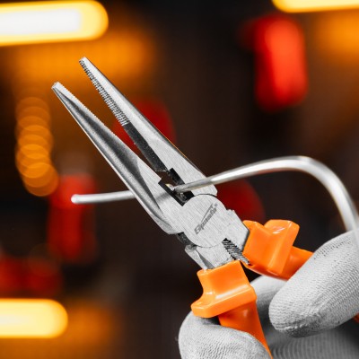 Длинногубцы прямые Classic, 180 мм, шлифованные, пластмассовые рукоятки Sparta Длинногубцы прямые Classic, 180 мм, шлифованные, пластмассовые рукоятки Sparta