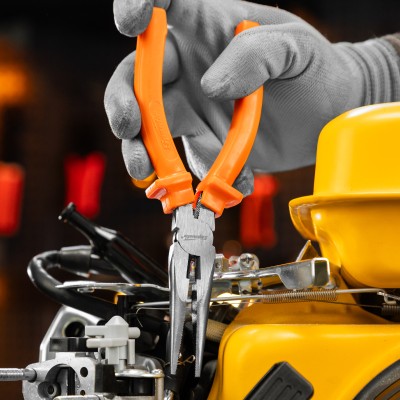 Длинногубцы прямые Classic, 180 мм, шлифованные, пластмассовые рукоятки Sparta Длинногубцы прямые Classic, 180 мм, шлифованные, пластмассовые рукоятки Sparta