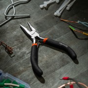 Длинногубцы прямые Mini, 130 мм, никелированные, авторазжим Sparta