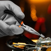 Длинногубцы прямые Mini, 130 мм, никелированные, авторазжим Sparta