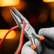 Длинногубцы прямые Mini, 130 мм, никелированные, авторазжим Sparta