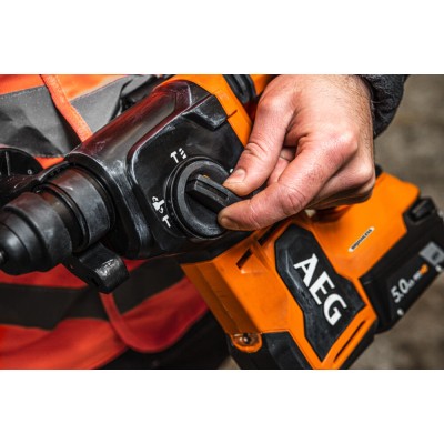 Перфоратор аккумуляторный AEG BBH18BL2-502C Перфоратор аккумуляторный AEG BBH18BL2-502C