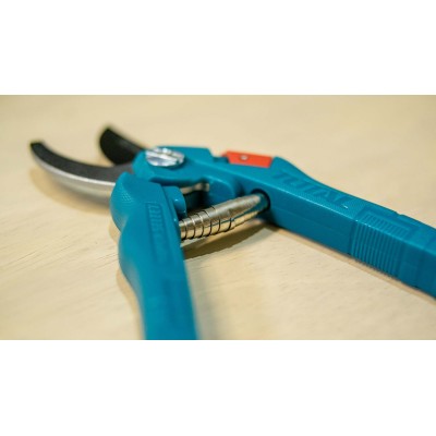 Секатор TOTAL THT0201 Секатор TOTAL THT0201